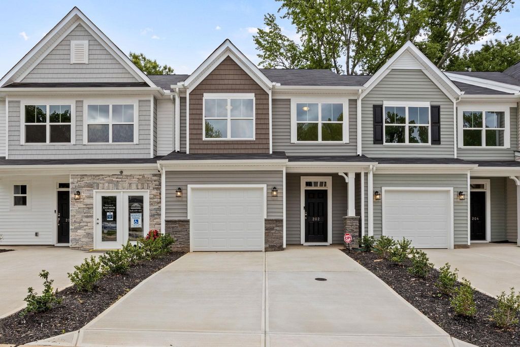 202 Spartina Court, Spartanburg, SC 29307