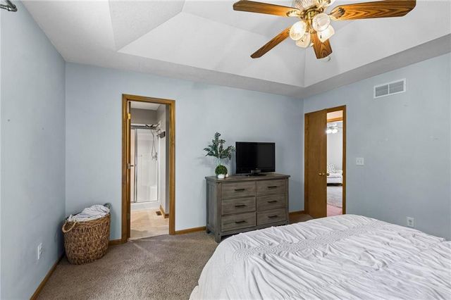 109 NW 101st Place, Kansas City, MO 64155