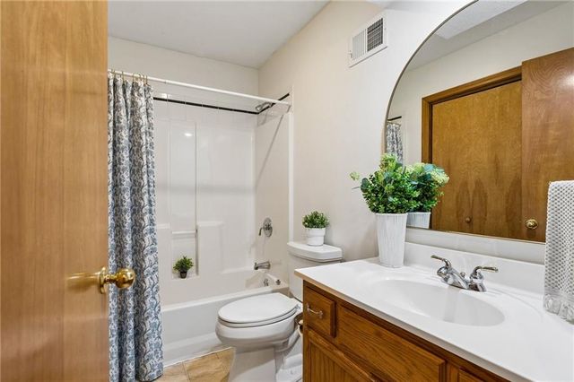 109 NW 101st Place, Kansas City, MO 64155