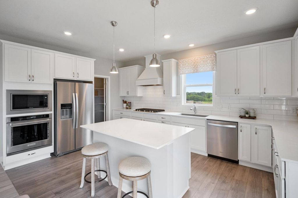 4896 Blake Way, Woodbury, MN 55129