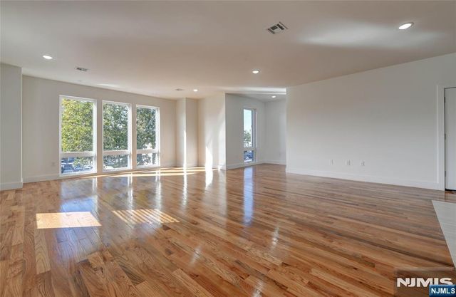 2 Cleveland 2, Belleville, NJ 07109