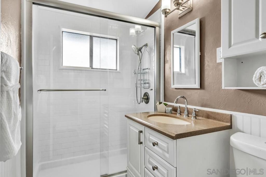 Image 16 of property listing at 536 Rogue Rd, El Cajon, CA 92020