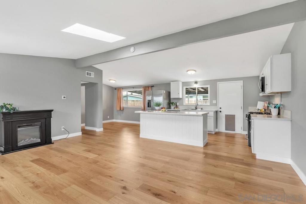 Image 3 of property listing at 536 Rogue Rd, El Cajon, CA 92020