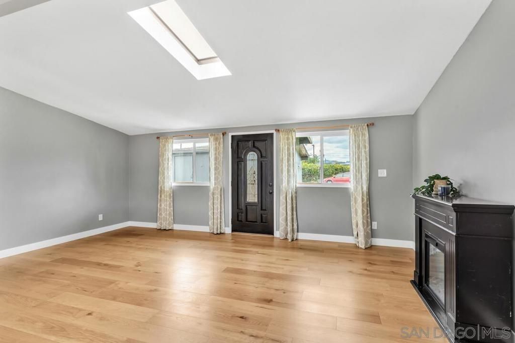 Image 5 of property listing at 536 Rogue Rd, El Cajon, CA 92020