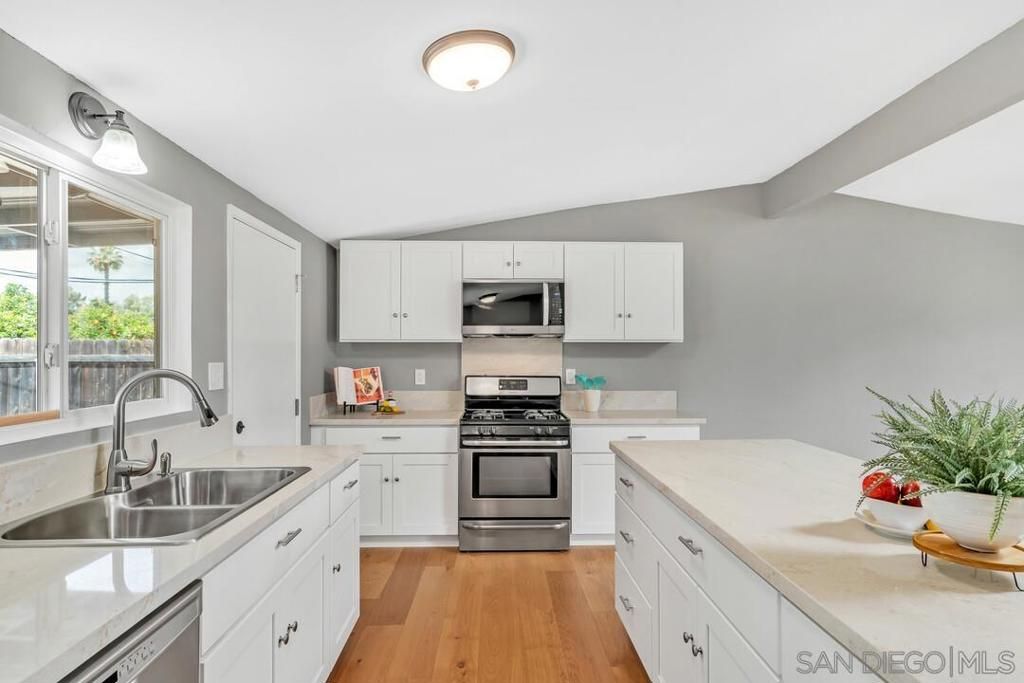 Image 8 of property listing at 536 Rogue Rd, El Cajon, CA 92020