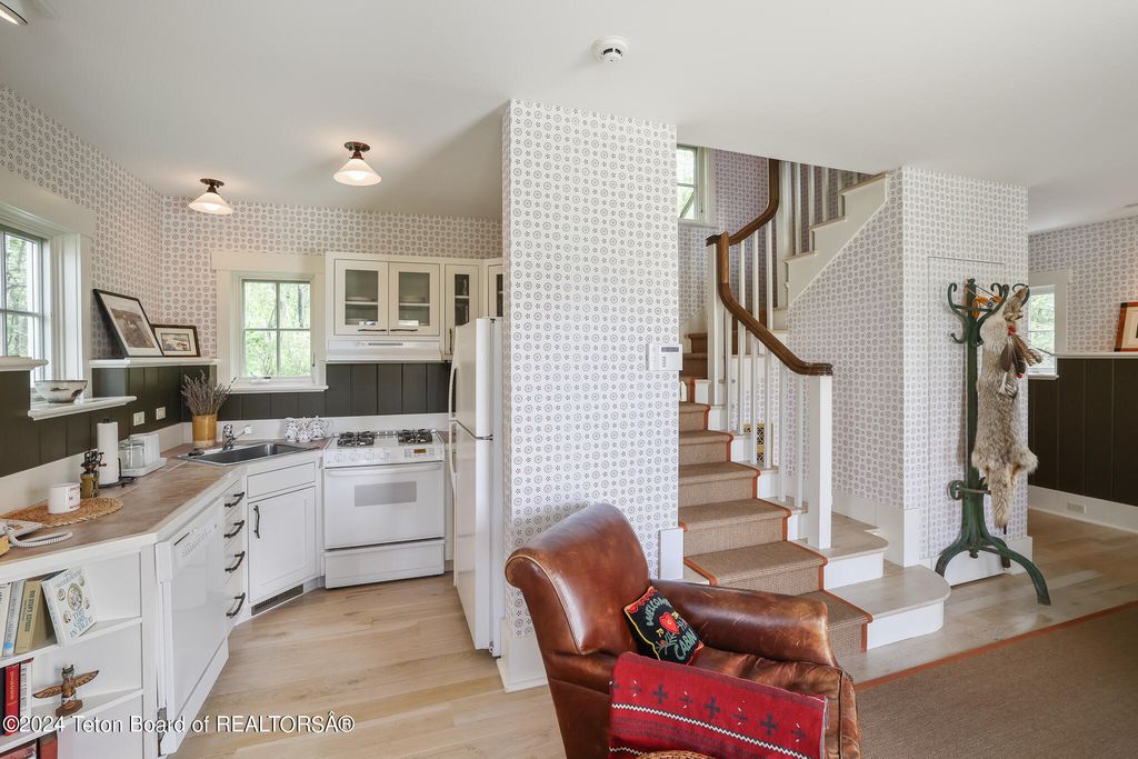 255 E LUCAS RIVA RIDGE Road, Jackson, WY 83001 photo 27