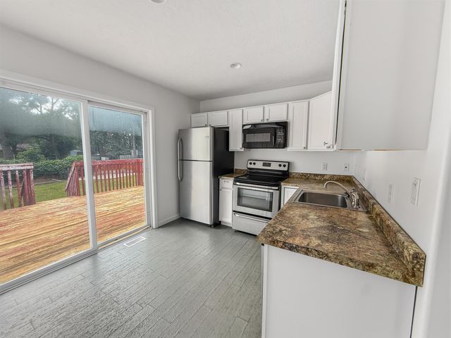 1205 7TH Ave NW, Minot, ND 58703