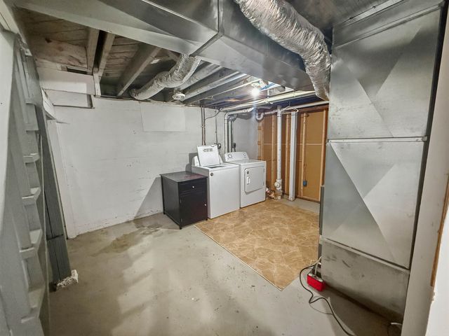 1205 7TH Ave NW, Minot, ND 58703