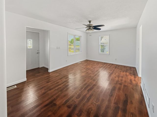 1205 7TH Ave NW, Minot, ND 58703