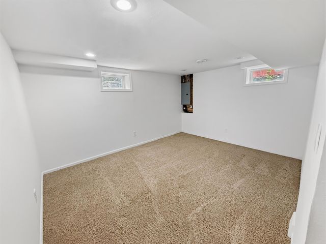 1205 7TH Ave NW, Minot, ND 58703