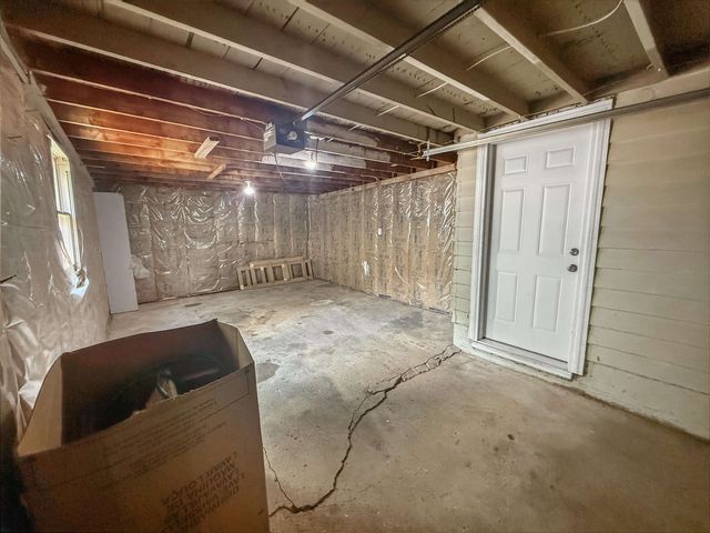 1205 7TH Ave NW, Minot, ND 58703
