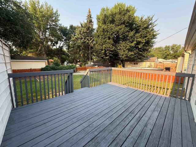 1205 7TH Ave NW, Minot, ND 58703