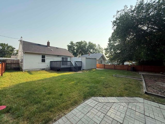 1205 7TH Ave NW, Minot, ND 58703