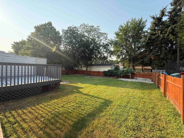 1205 7TH Ave NW, Minot, ND 58703