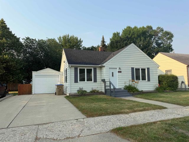 1205 7TH Ave NW, Minot, ND 58703