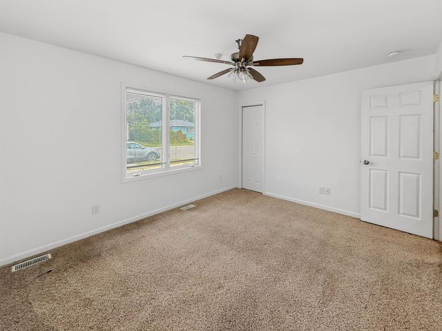 1205 7TH Ave NW, Minot, ND 58703