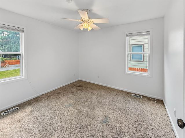 1205 7TH Ave NW, Minot, ND 58703