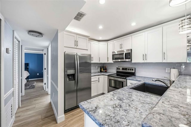 3227 BENEVA ROAD 201, Sarasota, FL 34232