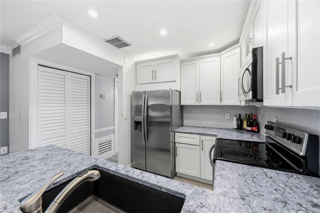 3227 BENEVA ROAD 201, Sarasota, FL 34232