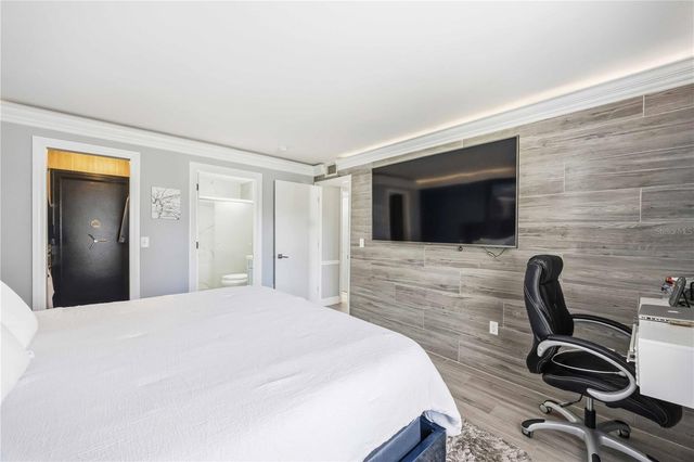 3227 BENEVA ROAD 201, Sarasota, FL 34232