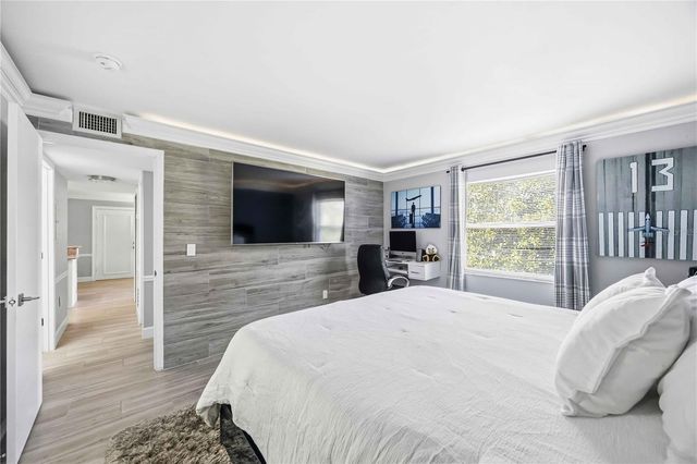 3227 BENEVA ROAD 201, Sarasota, FL 34232