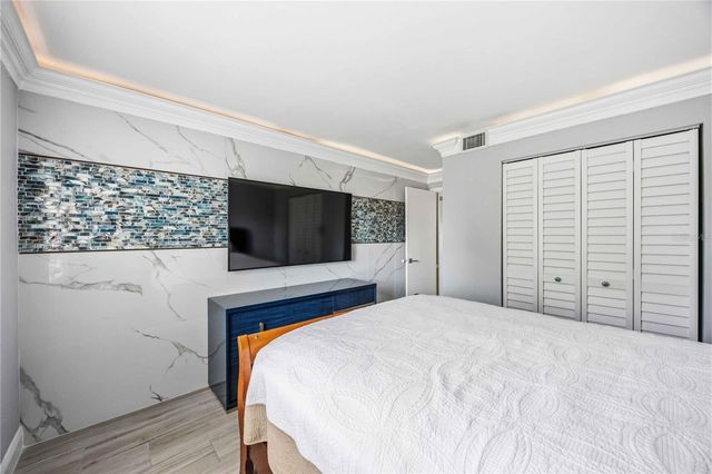 3227 BENEVA ROAD 201, Sarasota, FL 34232