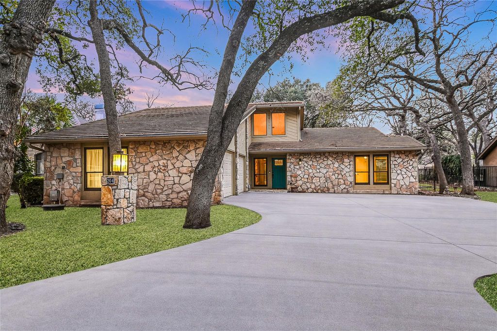 204 Blue Ground, Horseshoe Bay, TX 78657