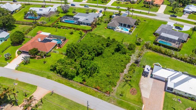 2012 SE Giffen Avenue, Port St. Lucie, FL 34952