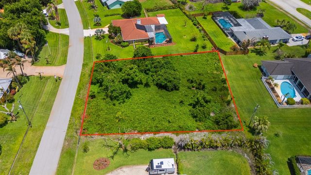 2012 SE Giffen Avenue, Port St. Lucie, FL 34952