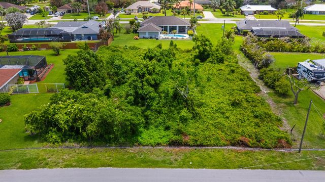 2012 SE Giffen Avenue, Port St. Lucie, FL 34952