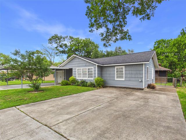 825 Grove Street, Deer Park, TX 77536