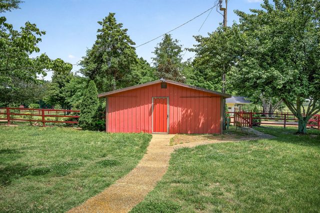1956 Shady Grove Rd, Morrison, TN 37357