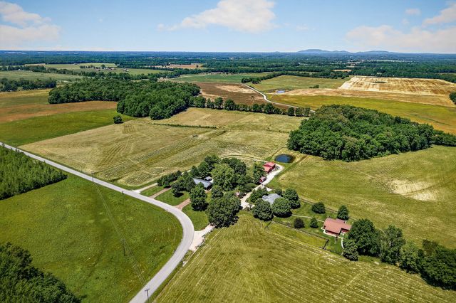 1956 Shady Grove Rd, Morrison, TN 37357