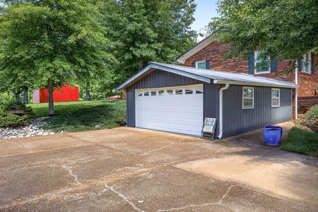1956 Shady Grove Rd, Morrison, TN 37357