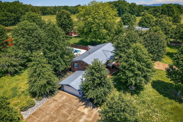 1956 Shady Grove Rd, Morrison, TN 37357