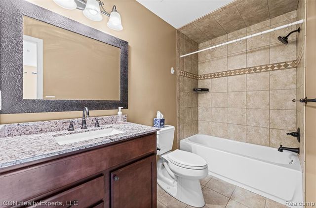3754 Knightbridge Circle, Sterling Heights, MI 48314