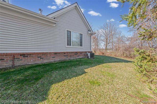 3754 Knightbridge Circle, Sterling Heights, MI 48314
