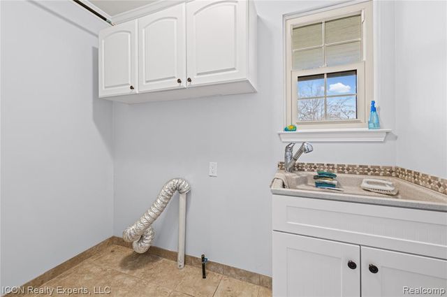 3754 Knightbridge Circle, Sterling Heights, MI 48314