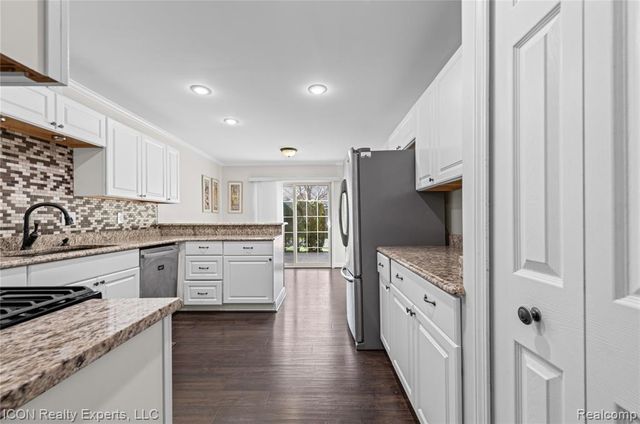 3754 Knightbridge Circle, Sterling Heights, MI 48314