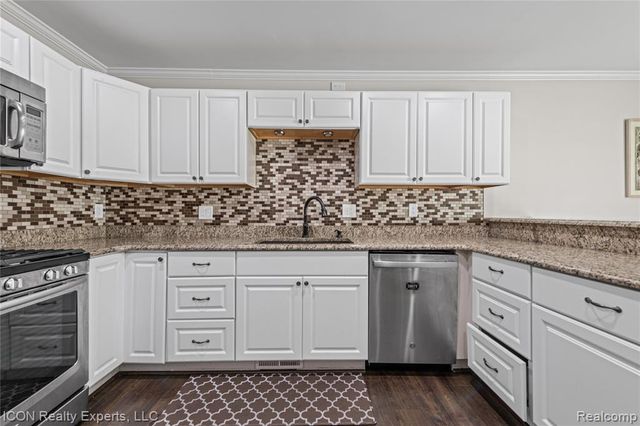 3754 Knightbridge Circle, Sterling Heights, MI 48314