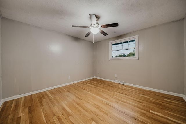 300 Dunbarton Road, Gahanna, OH 43230