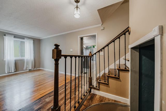 300 Dunbarton Road, Gahanna, OH 43230