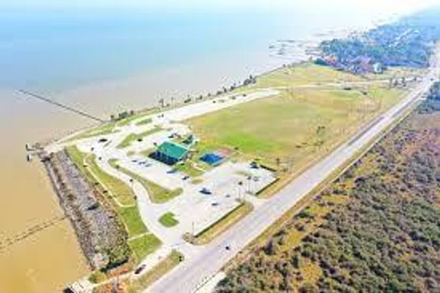 704 18th Street, San Leon, TX 77539