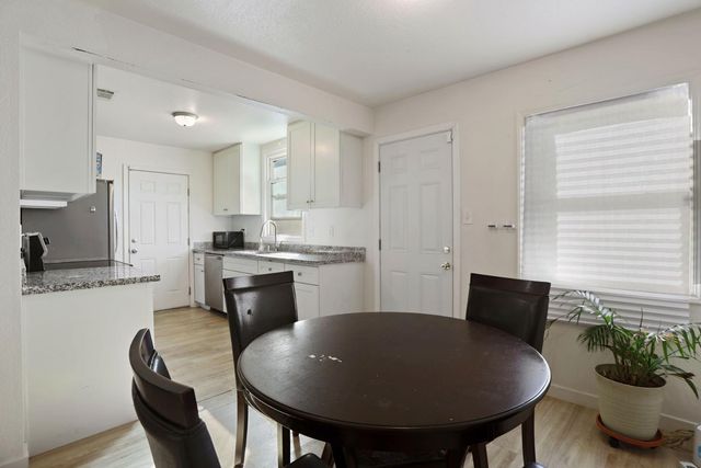 6038 Fruitridge Rd, Sacramento, CA 95820