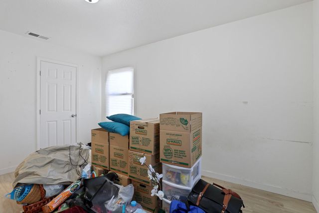 6038 Fruitridge Rd, Sacramento, CA 95820