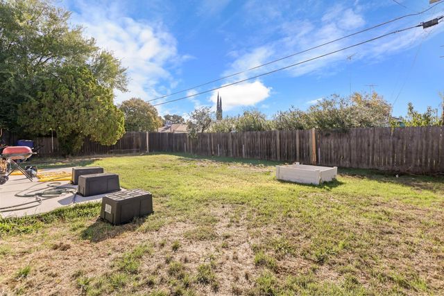 6038 Fruitridge Rd, Sacramento, CA 95820