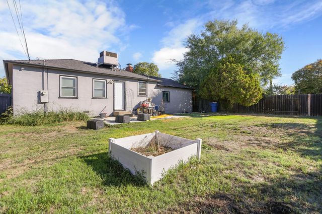 6038 Fruitridge Rd, Sacramento, CA 95820