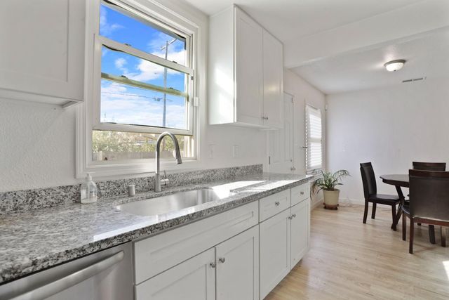 6038 Fruitridge Rd, Sacramento, CA 95820