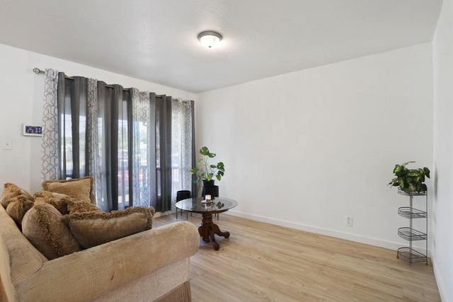 6038 Fruitridge Rd, Sacramento, CA 95820