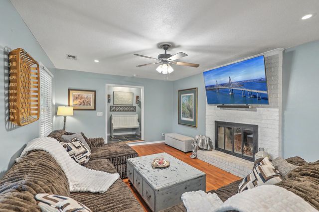 203 Shaftesbury Lane, Summerville, SC 29485